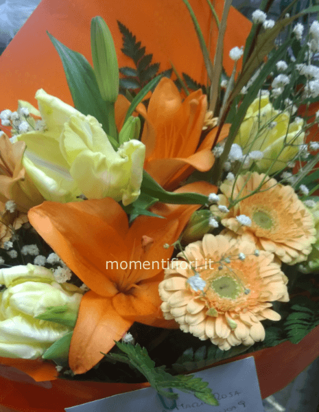 Bouquet  con fiori assortiti per ( le foto sono puramente indicative)