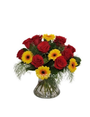 Bouquet di 5 rose rosse e gerbere
