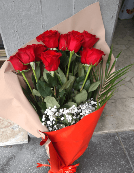 Confezione 9 rose rosse lunghe con gadget.... A scelta...peluche soggetti vari..cioccolatini..